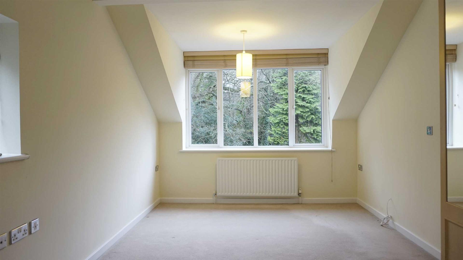 5 bed property in Tower Cottages, Esher